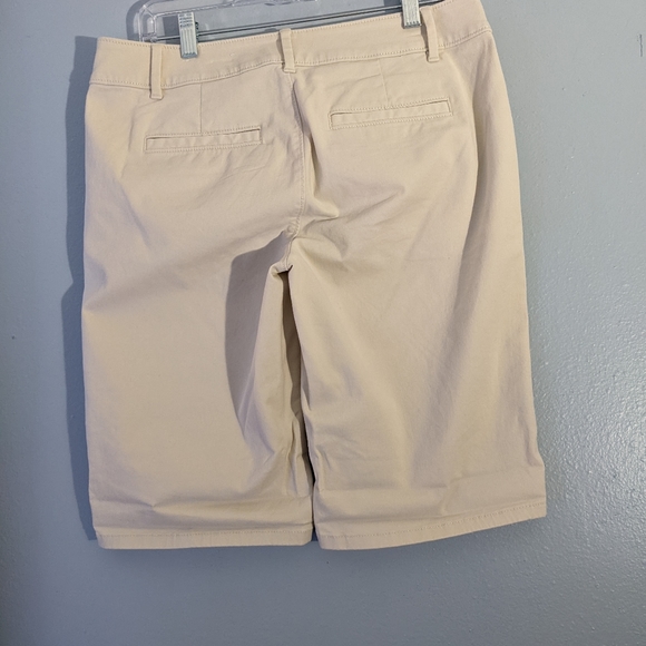 Loft Outlet, Women's 6, Bermuda Short, Cream/Light Tan - Picture 9 of 10